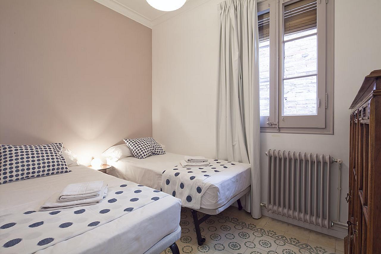 Central And Spacious Family Apartment Barcelona Exterior photo